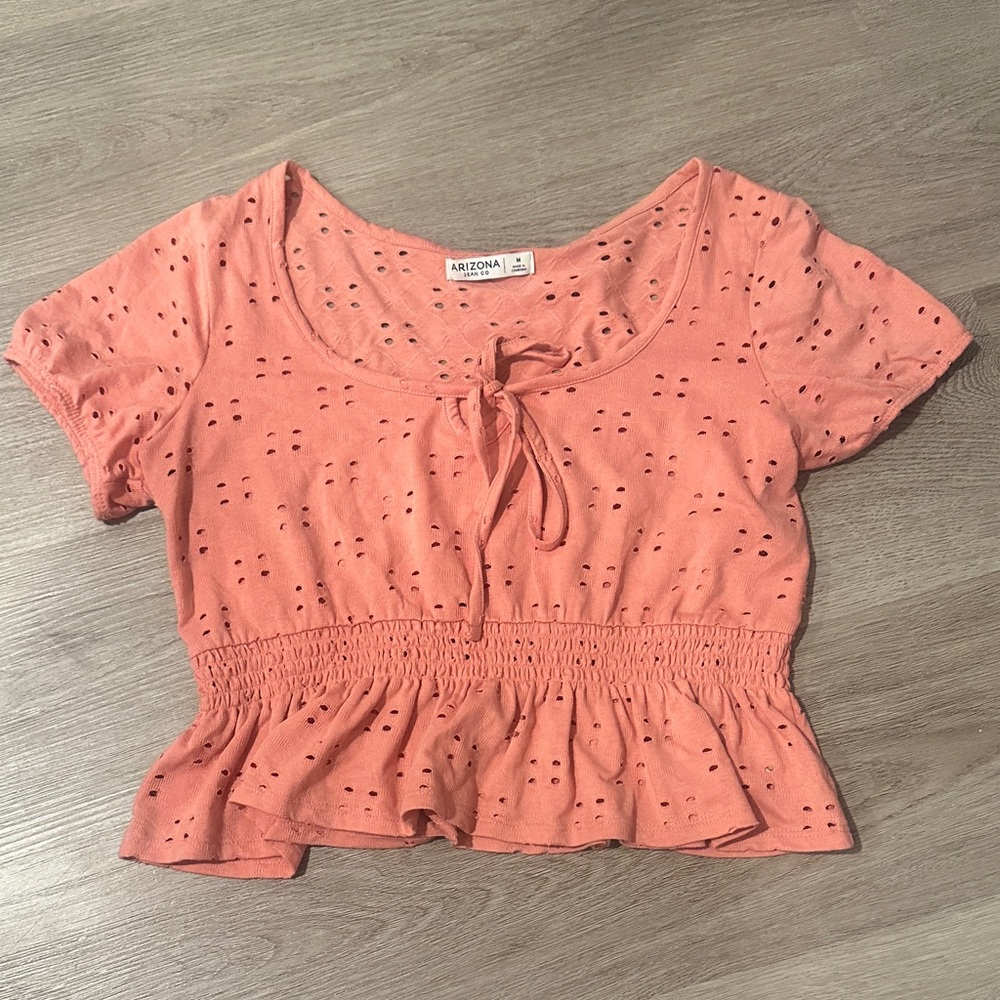 Arizona Jean Company Women's Peach Eyelet Crop Top size medium
